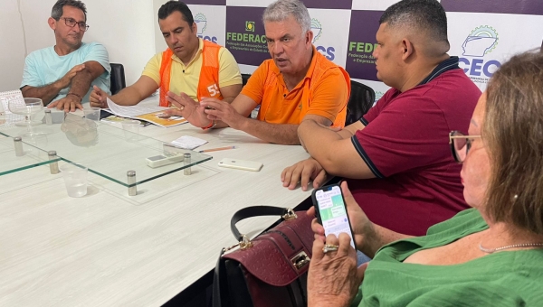 Petecão se reúne com empresários da construção civil em Cruzeiro do Sul